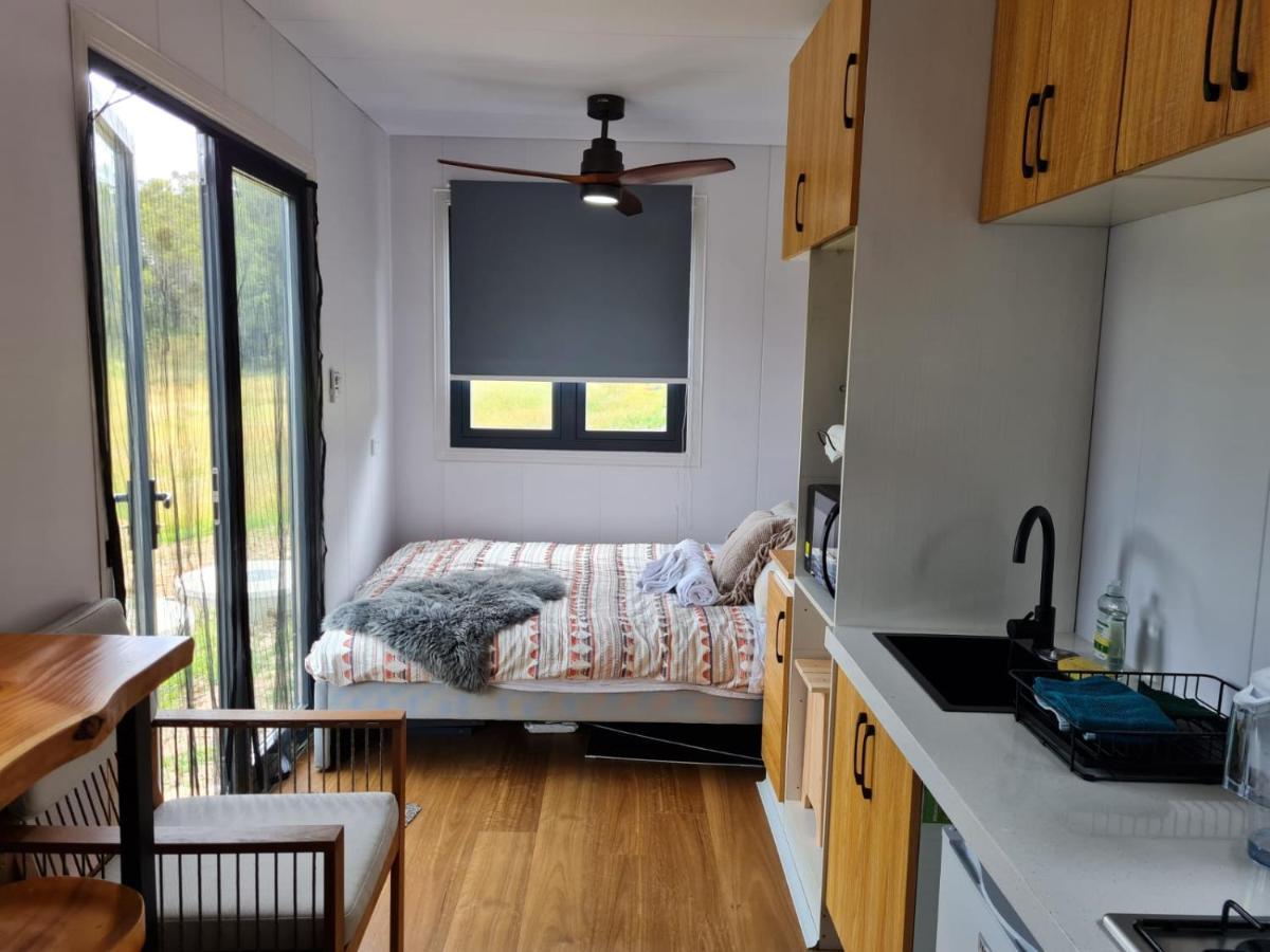 Tiny - Redbird Farm stay Hartley
