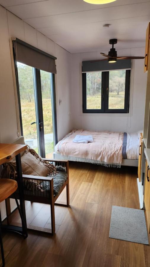 Tiny - Redbird Farm stay Hartley