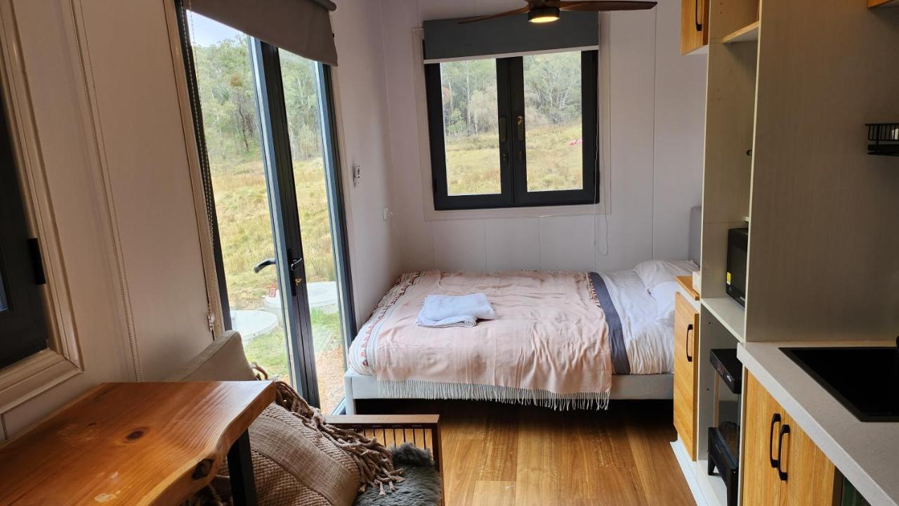 Tiny - Redbird Farm stay Hartley