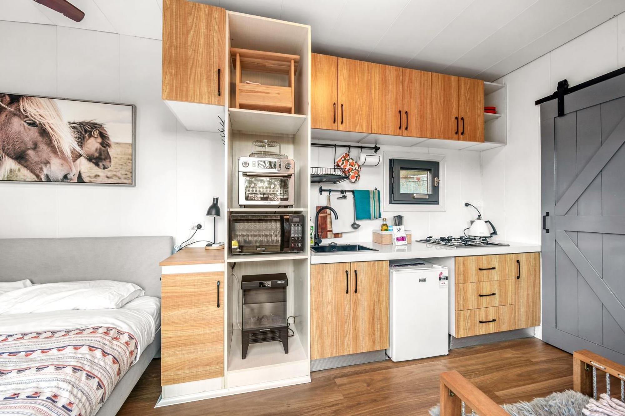 Tiny - Redbird Farm stay *
