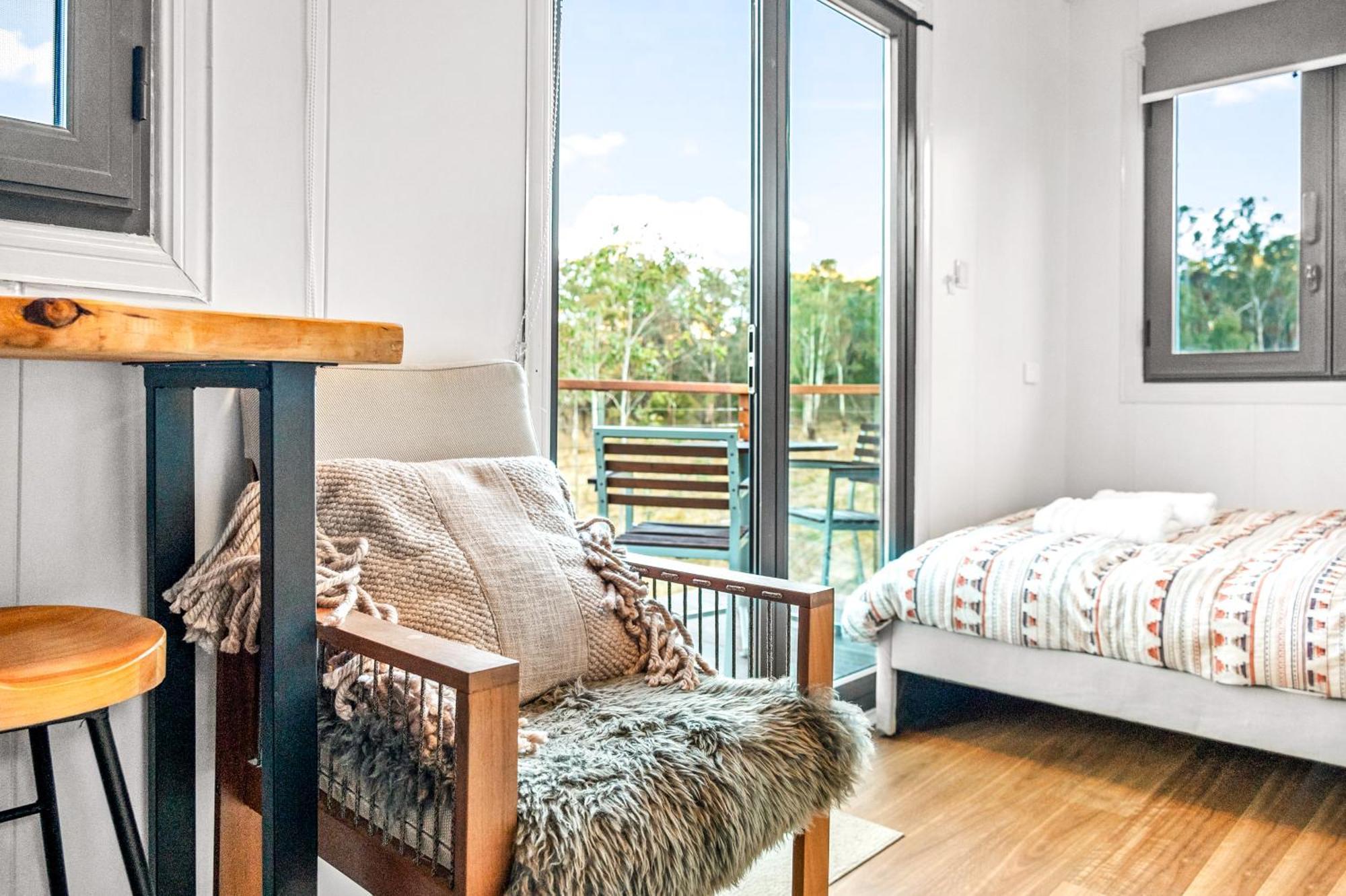 Tiny - Redbird Farm stay Hartley